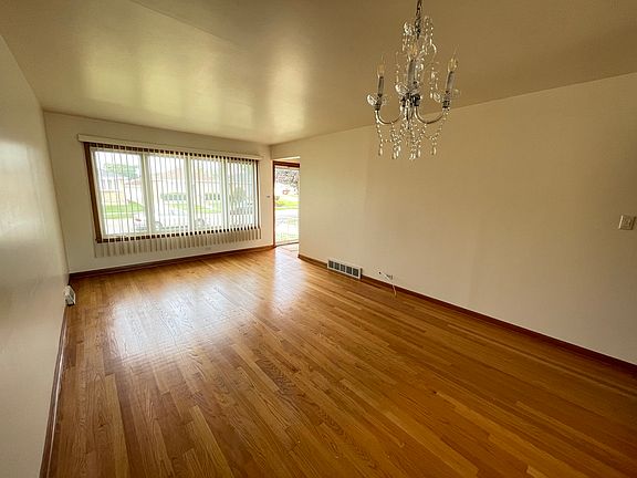 4th image of 3773 Hawthorne St