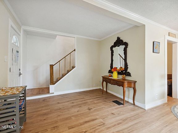 4th image of 7462 LAURA Street N