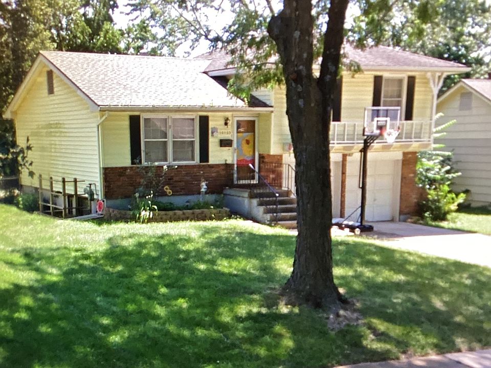 2nd image of 10103 W 92nd Pl