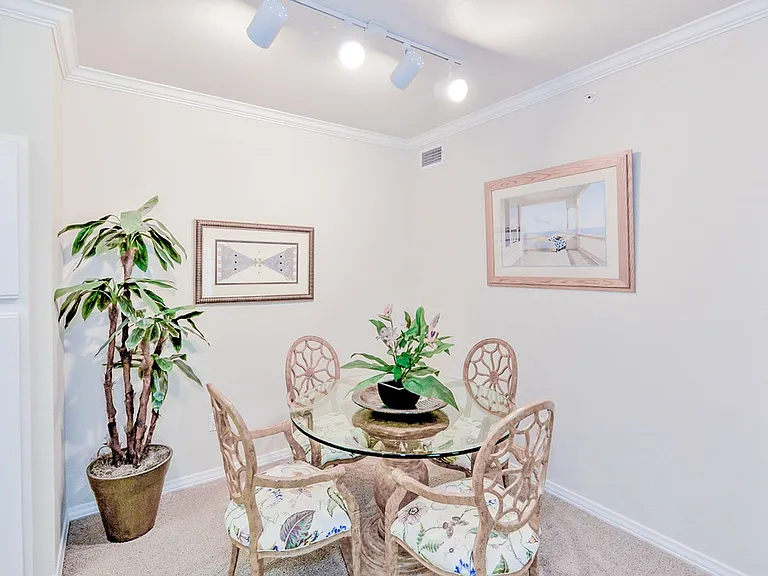 Greyson's Gate Apartments — Photo 11