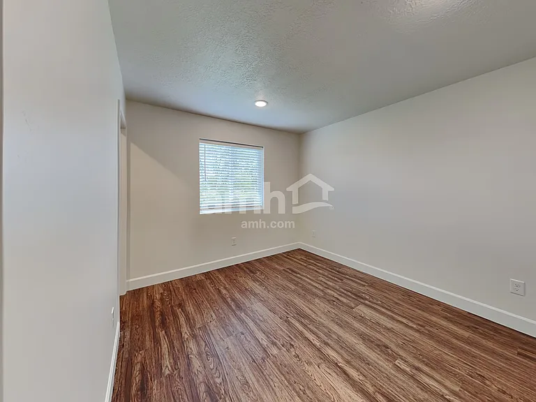 221 N Dry Creek Rd — Photo 19