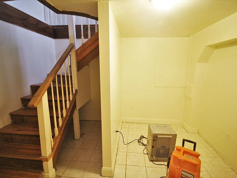 809 Park Ave — Photo 10