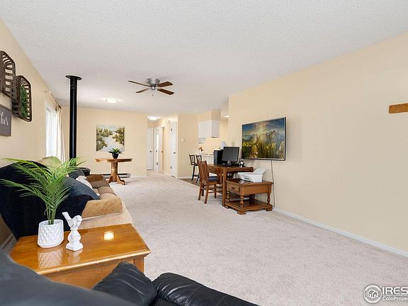 4th image of 4139 Hayes Cir