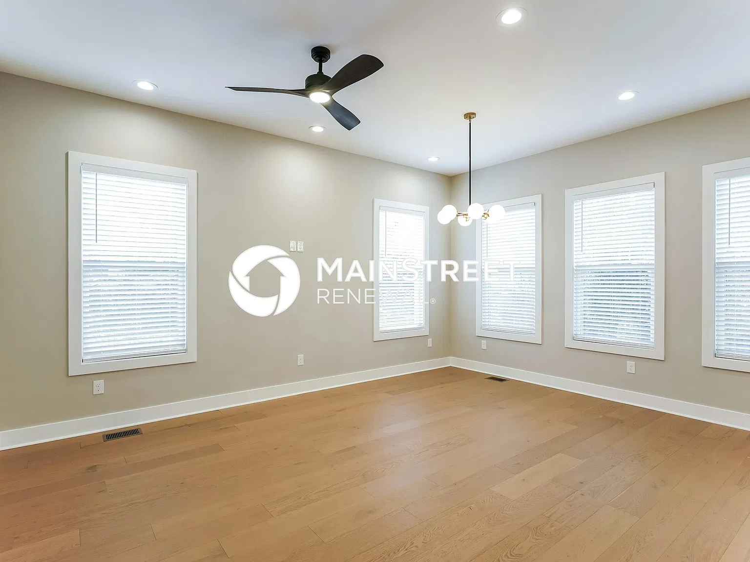 2142 Oakland St Unit B — Photo 2