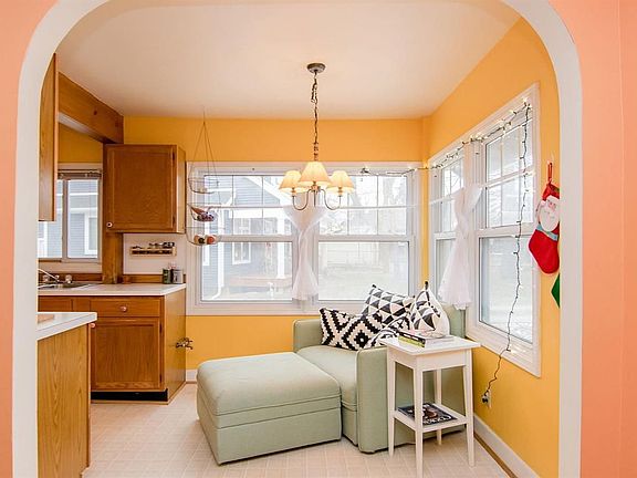 3rd image of 455 Clarendon Dr