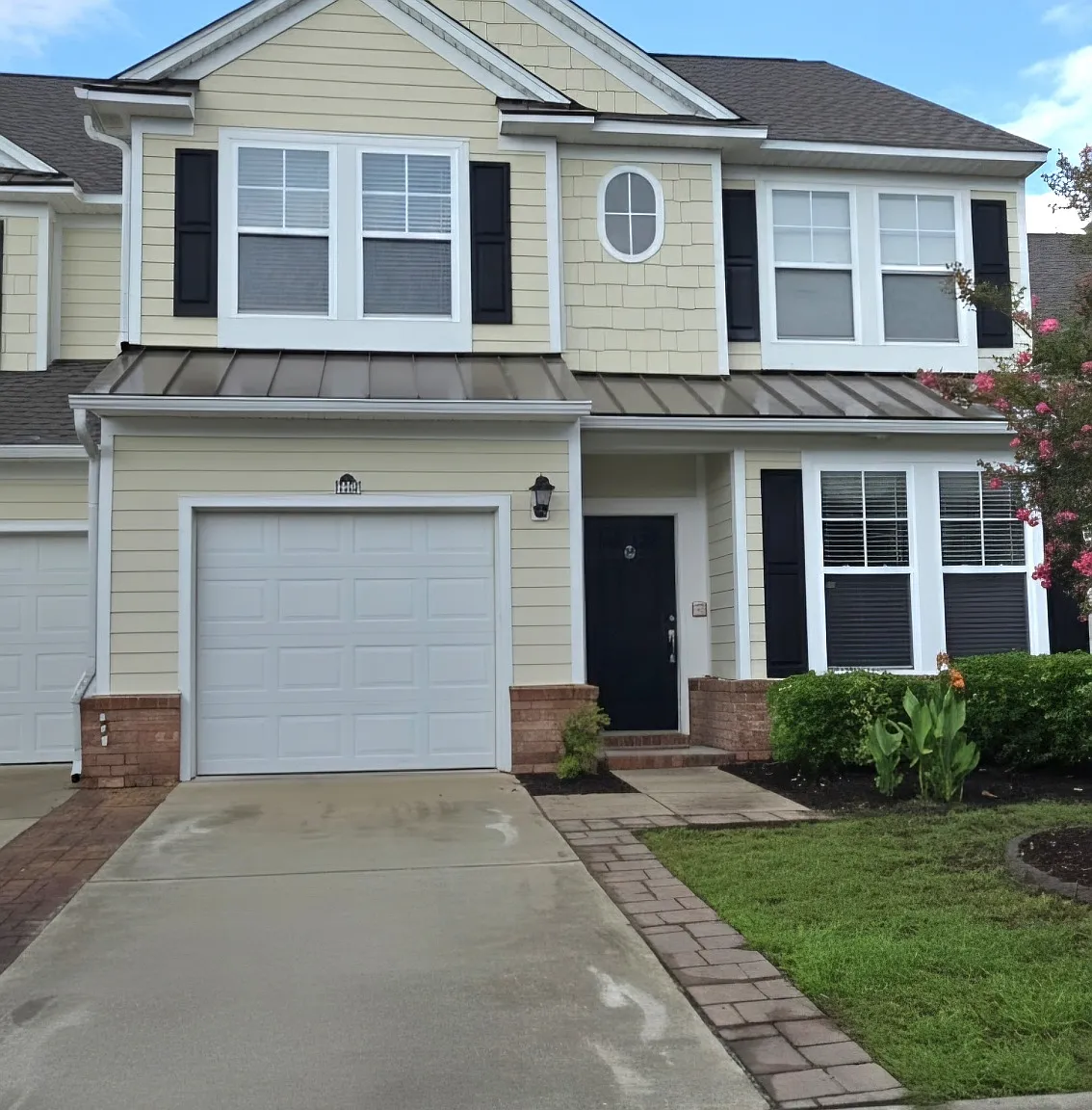3 bed, 2.5 bath, 1696 sqft, $2,100 — Photo 1