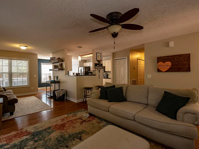440 Spring Lake Dr — Photo 16