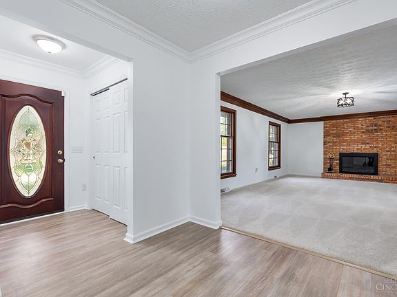 4th image of 558 Lang Rd