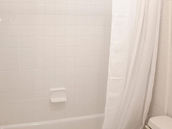 5th image of 11545 Moorpark St #5