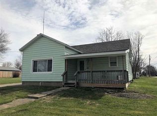 383 S Maple St, Farmington, IL 61531