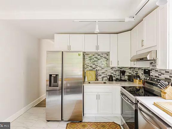 3rd image of 152 Mercer St