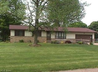 1313 Frontier St NW, Hartville, OH 44632