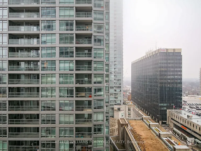 2221 Yonge St #1106 — Photo 24