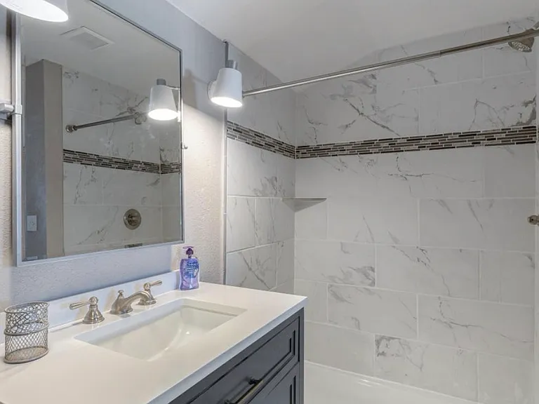 1224 N Palm Ln — Photo 2