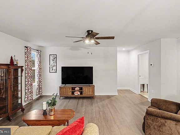 4th image of 3611 Twin Lake Blvd
