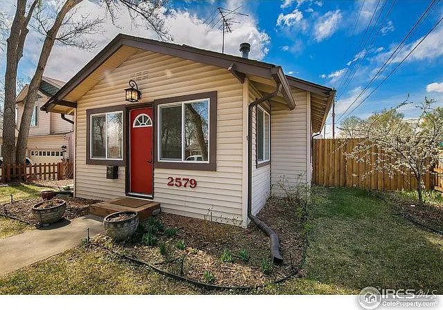 2579 Gray St — Photo 1