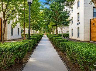 21-28 35 #3G, Astoria, NY 11105