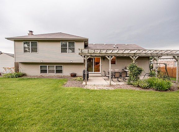 3rd image of 7833 Wheatfield Dr