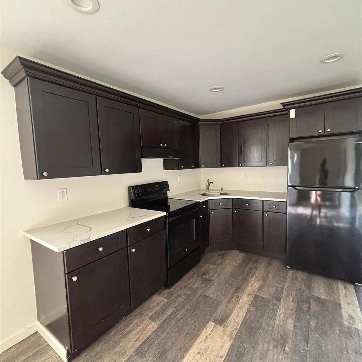 3 bed, 1.0 bath, 836 sqft, $3,415 — Photo 1