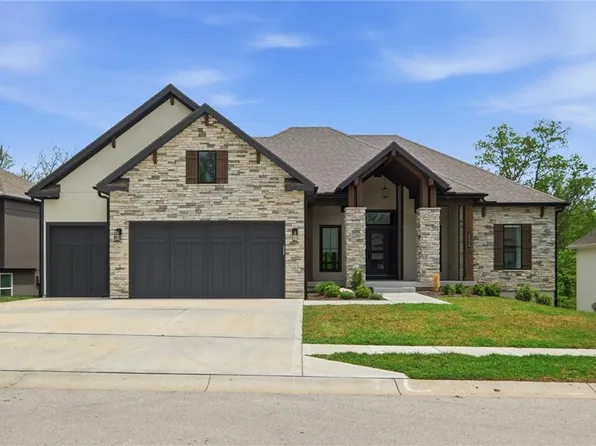 13446 Terrace Park Dr, Parkville, MO 64152