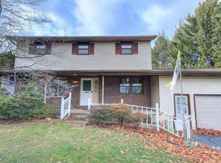 2811 Santee Rd, Bethlehem, PA 18020