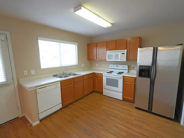 109 Willow Hl — Photo 12