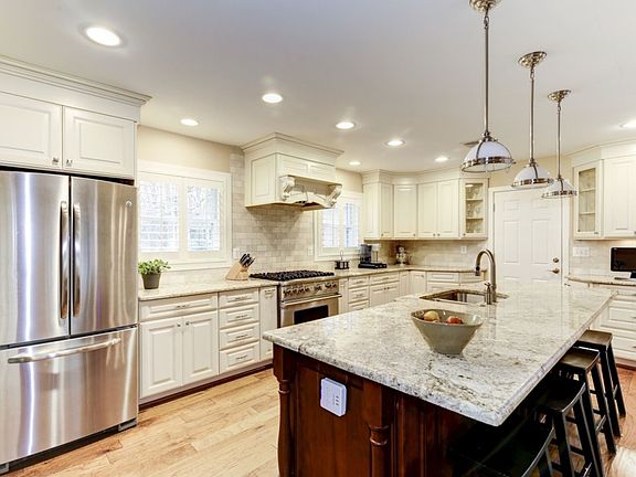 2nd image of 2904 Rosemary Ln