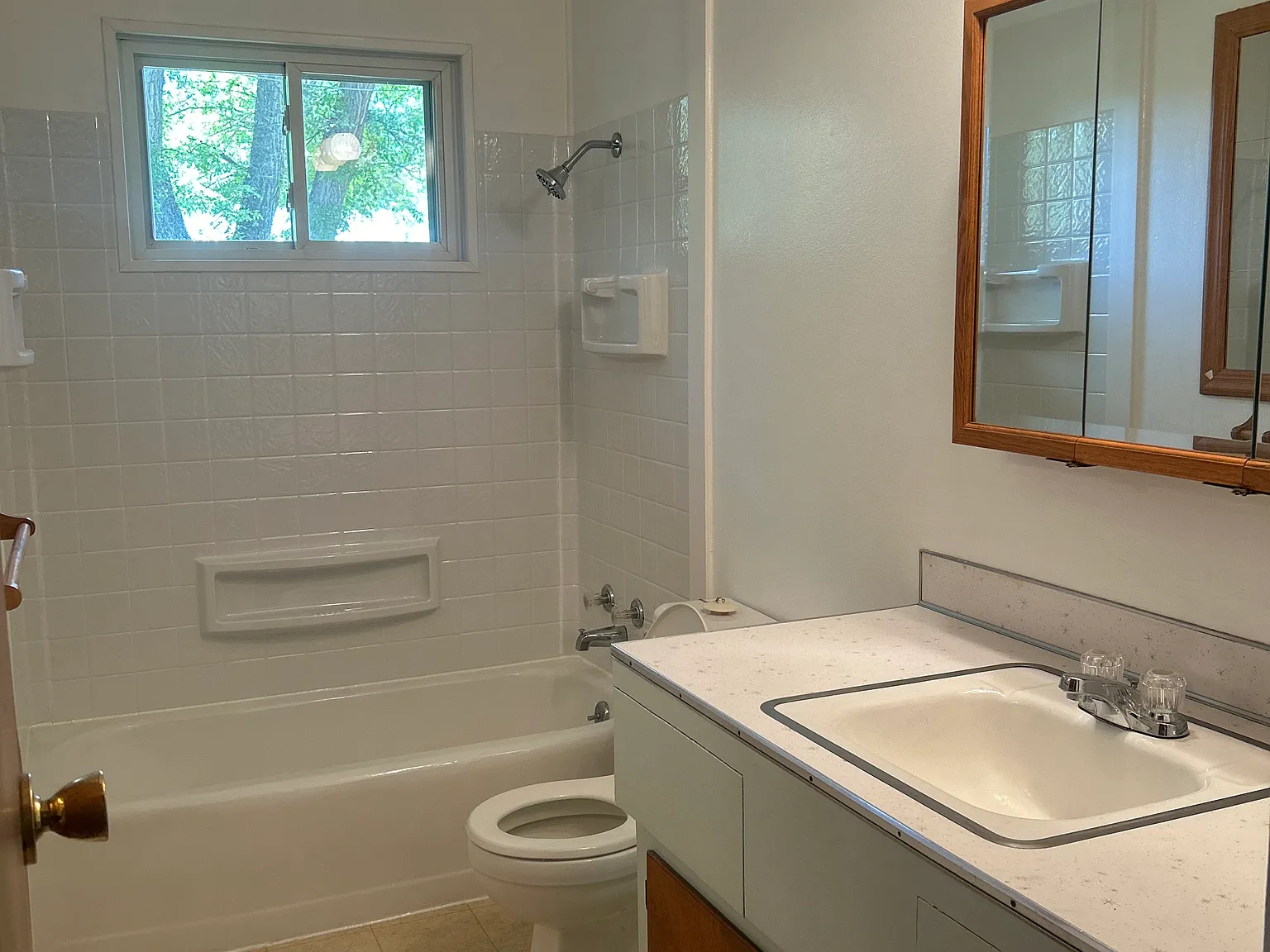 3 bed, 1056 sqft, $1,750 — Photo 2