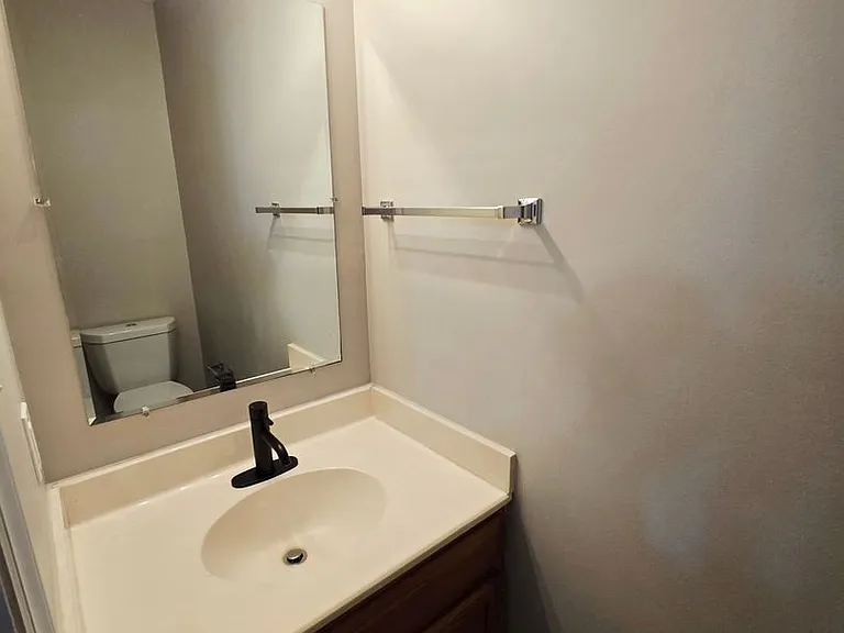 Country Shores Apartments — Photo 53