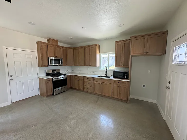 6496 Chadbourne Ave — Photo 4