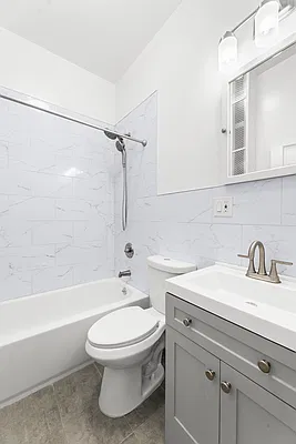 Bathroom, photo 1