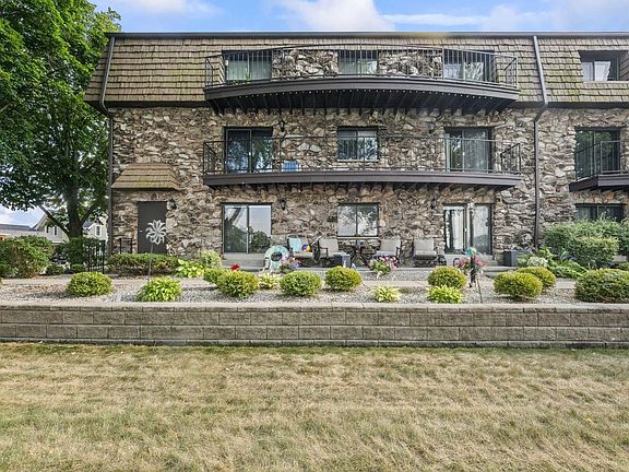 4th image of 320 E Pleasant STREET #105