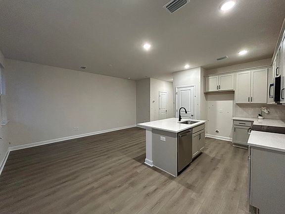 4th image of 453 Martins Creek Blvd