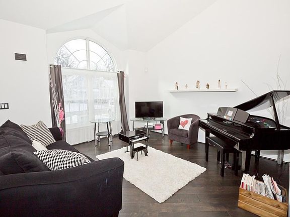 3rd image of 340 Lake Forest Dr