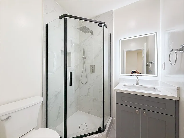 320 E Marshall St #B — Photo 22