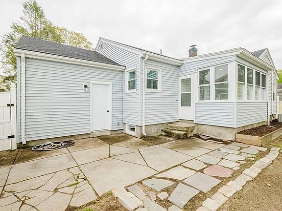 4th image of 25 Pensaukee Ave