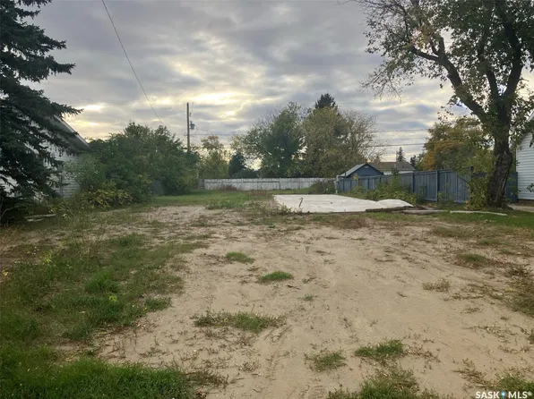 218 4th Street N, Nipawin, SK S0E 1E0