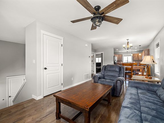 4th image of 111 Looking Glass Ave