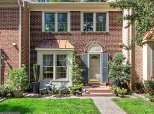 5762 Crownleigh Ct, Burke, VA 22015