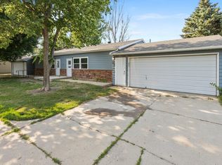 821 Prairie View Dr, Brookings, SD 57006