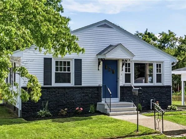 7 Rice St, Johnston, RI 02919
