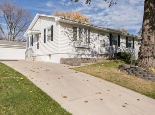 2624 Willow St SW, Cedar Rapids, IA 52404