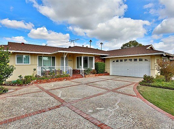2nd image of 9781 Hibiscus Dr