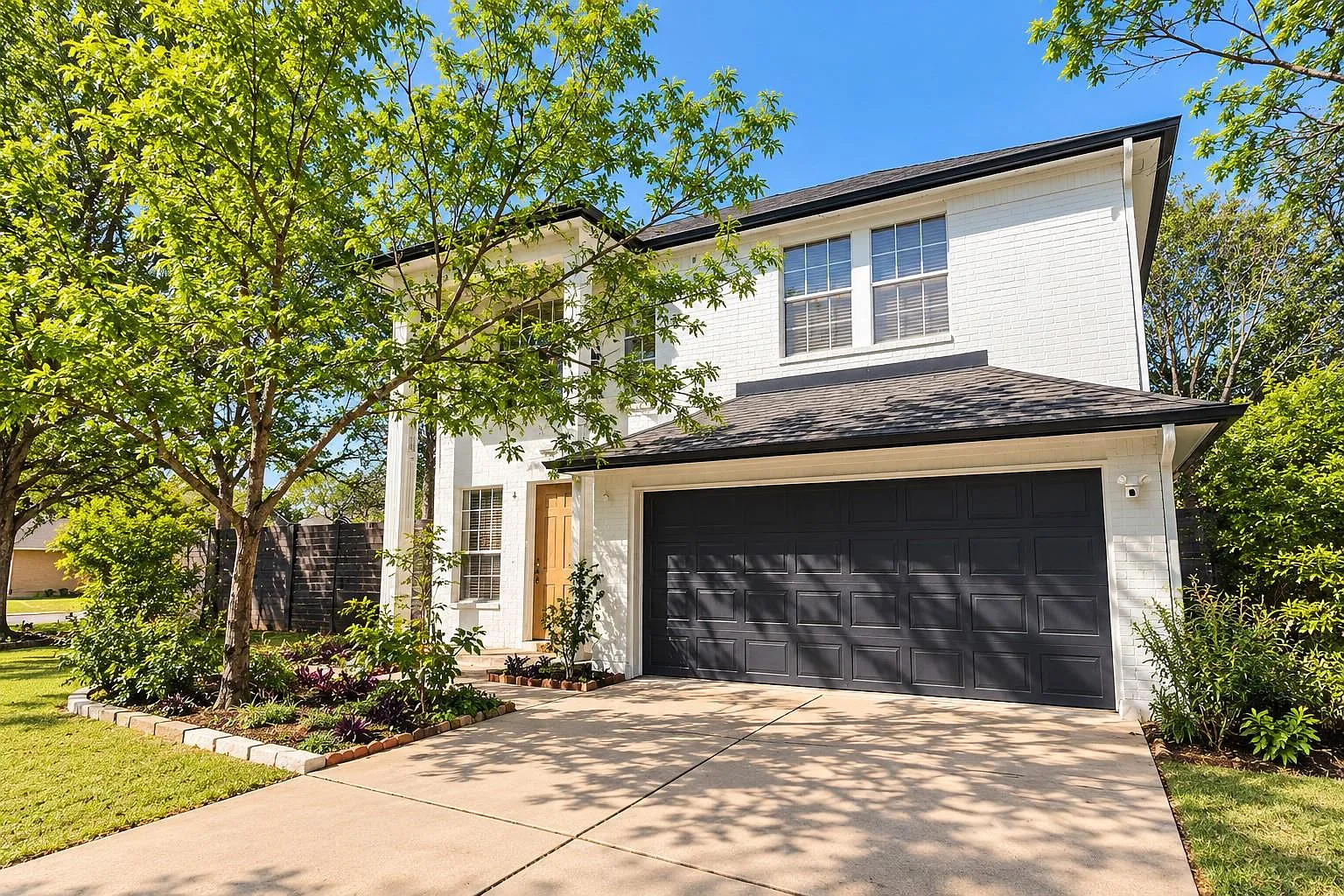 3 bed, 2.5 bath, 1851 sqft, $2,600 — Photo 1