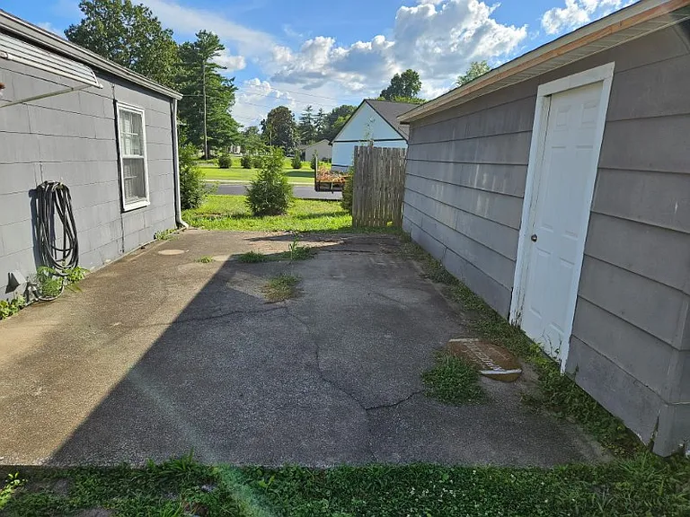 3309 Pines Rd — Photo 8