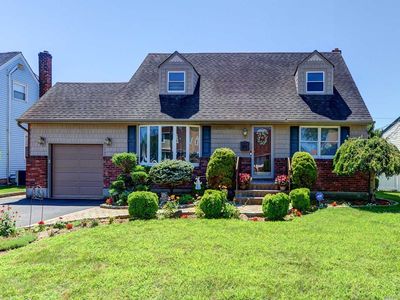 41 Ontario Ave, Plainview, NY, 11803