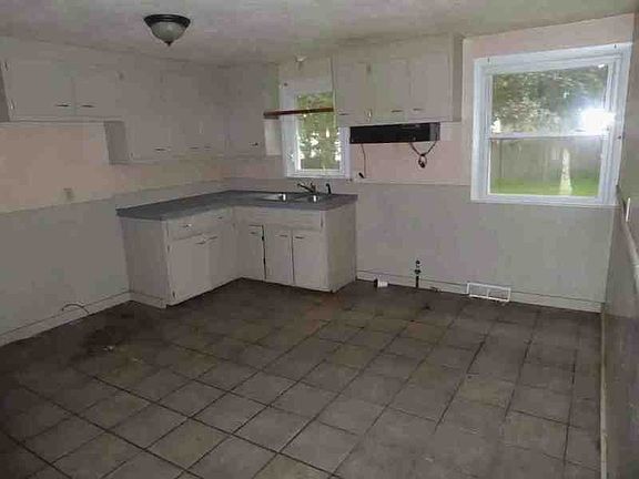 2nd image of 513 Lynch Ave