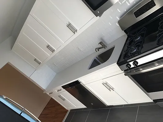 Rented by Alex Tembelis, LREB | media 4