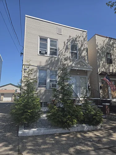 38 Humphrey Ave #2 Photo 1