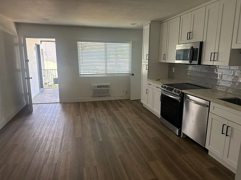 4542 Felton Ave — Photo 6